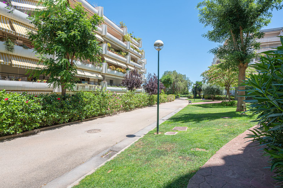 Luxurious Guadalmina apartment with sea views, terraces, and modern amenities.