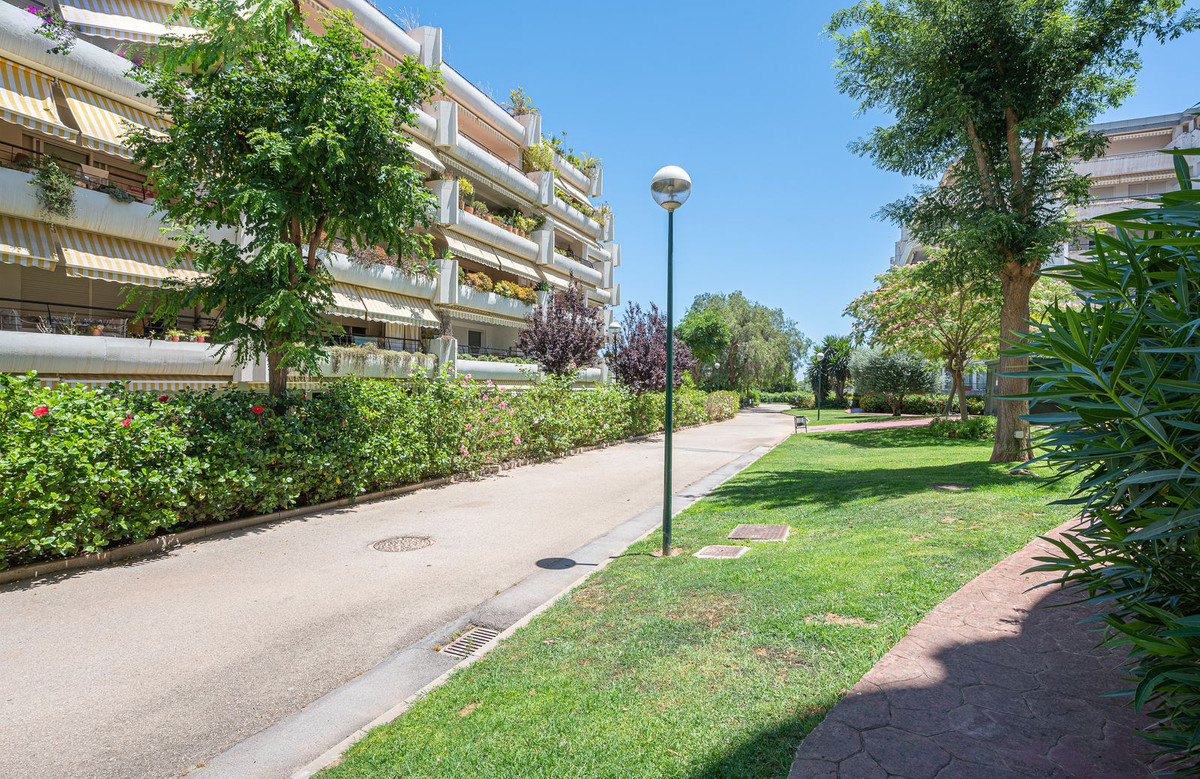 Luxurious Guadalmina apartment with sea views, terraces, and modern amenities.