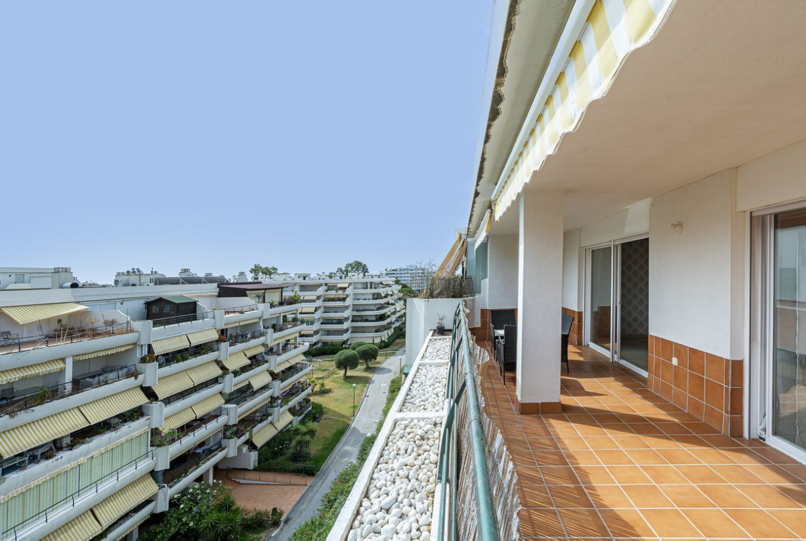 Luxurious Guadalmina apartment with sea views, terraces, and modern amenities.