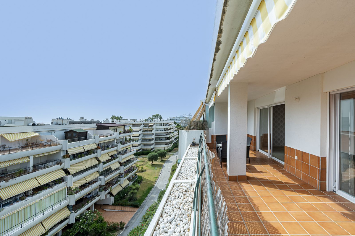 Luxurious Guadalmina apartment with sea views, terraces, and modern amenities.