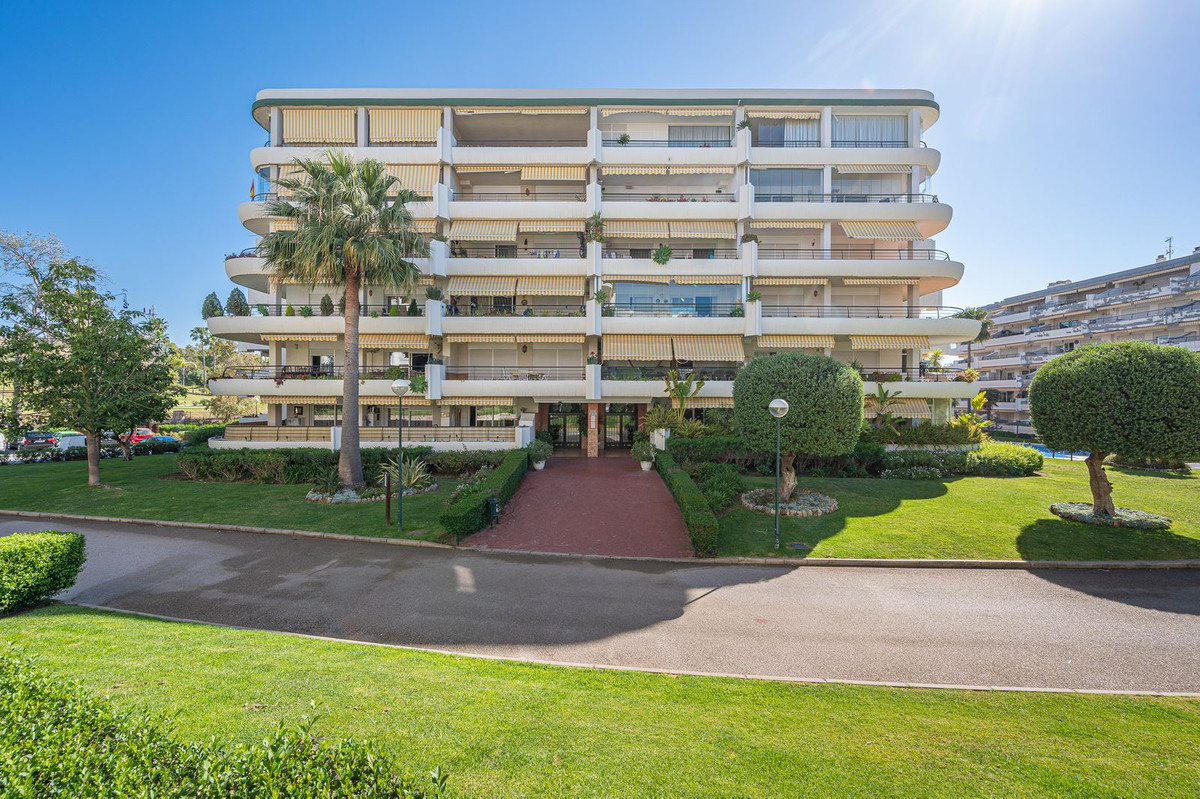 Luxurious Guadalmina apartment with sea views, terraces, and modern amenities.