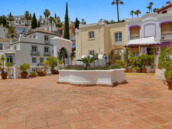 Townhouse in La Perla de la Heredia, scenic and convenient
