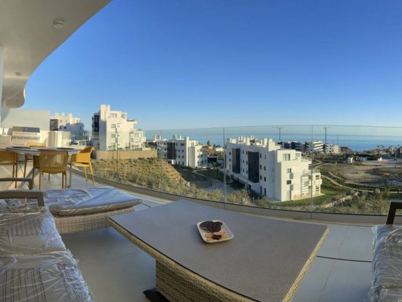 Spacious modern apartment with stunning sea views in Higueron West, Benalmádena.