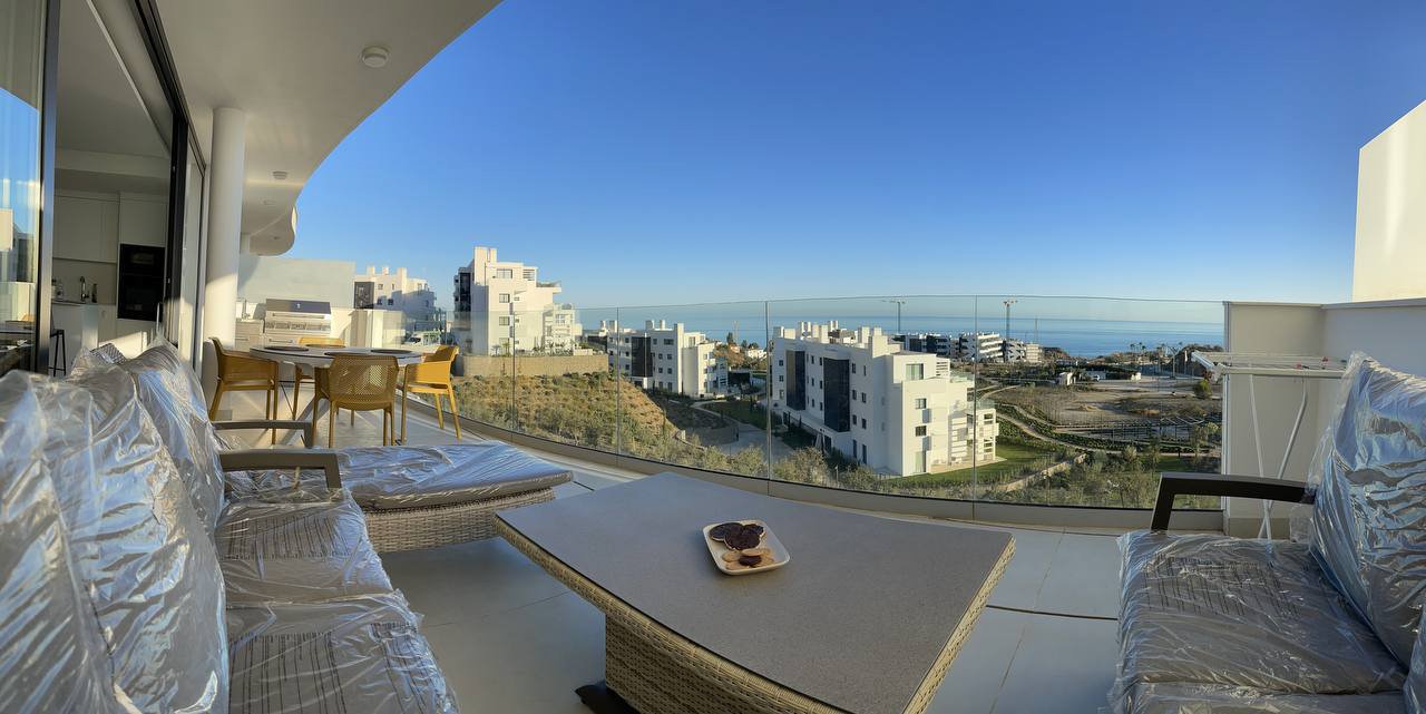 Spacious modern apartment with stunning sea views in Higueron West, Benalmádena.