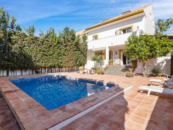 Charming Andalusian Townhouse Near San Pedro Centre