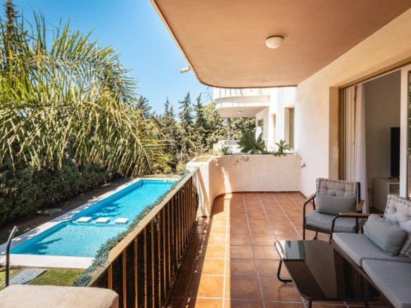 Front view of renovated apartment near Puerto Banús