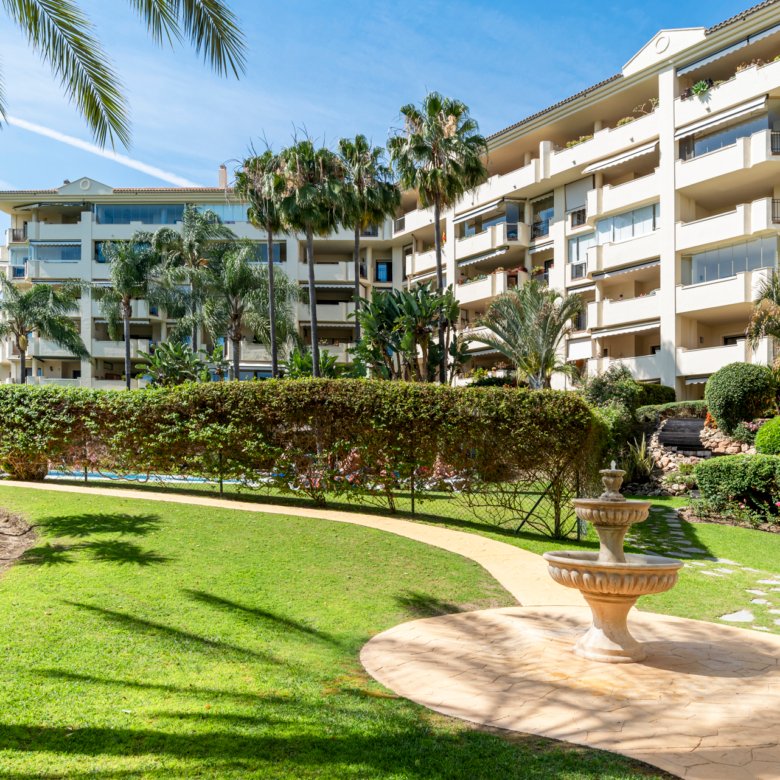 South-facing apartment with sunny terrace in Guadalcántara