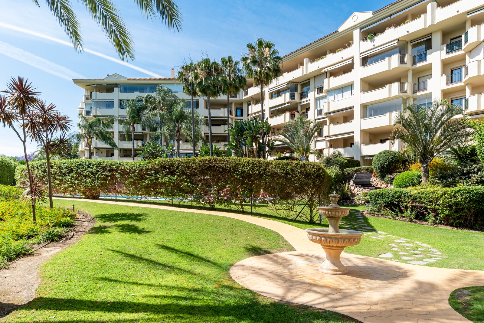 South-facing apartment with sunny terrace in Guadalcántara