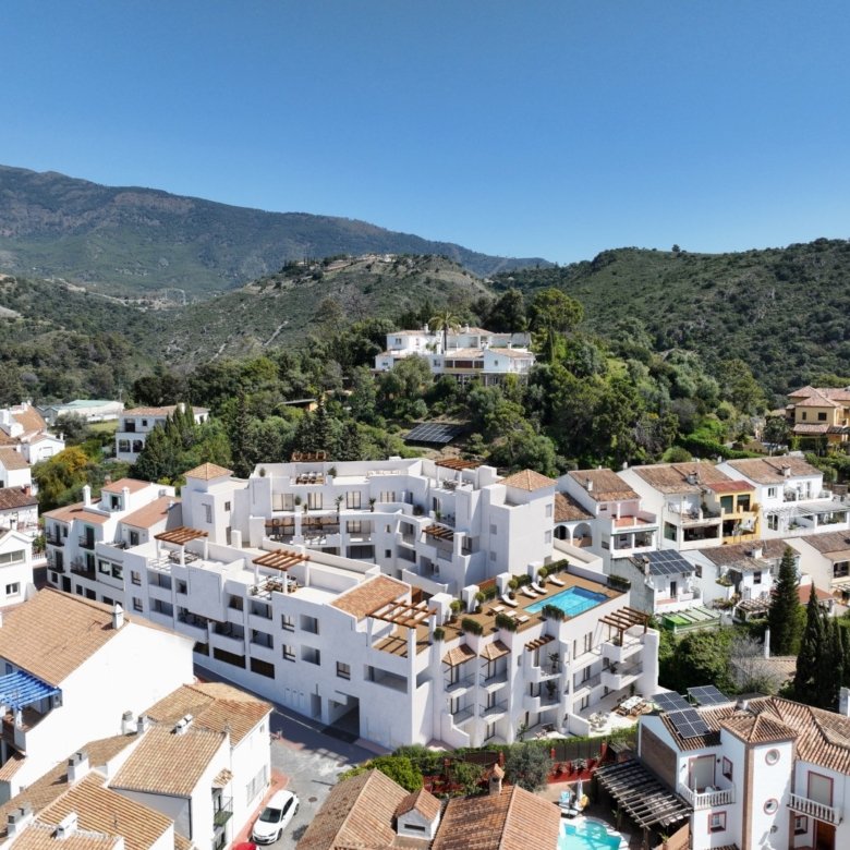 Spacious new apartment with large terrace in Benahavís