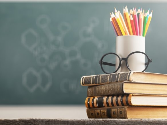 Quiet school library in Marbella”; “Small-classroom setting in Málaga