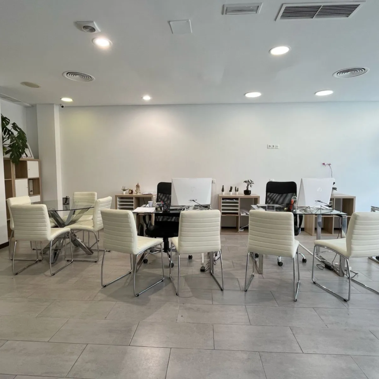 Prime Commercial Premises for Sale on Avenida Ricardo Soriano in Marbella