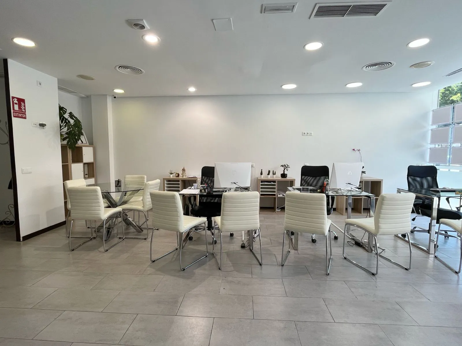 Prime Commercial Premises for Sale on Avenida Ricardo Soriano in Marbella