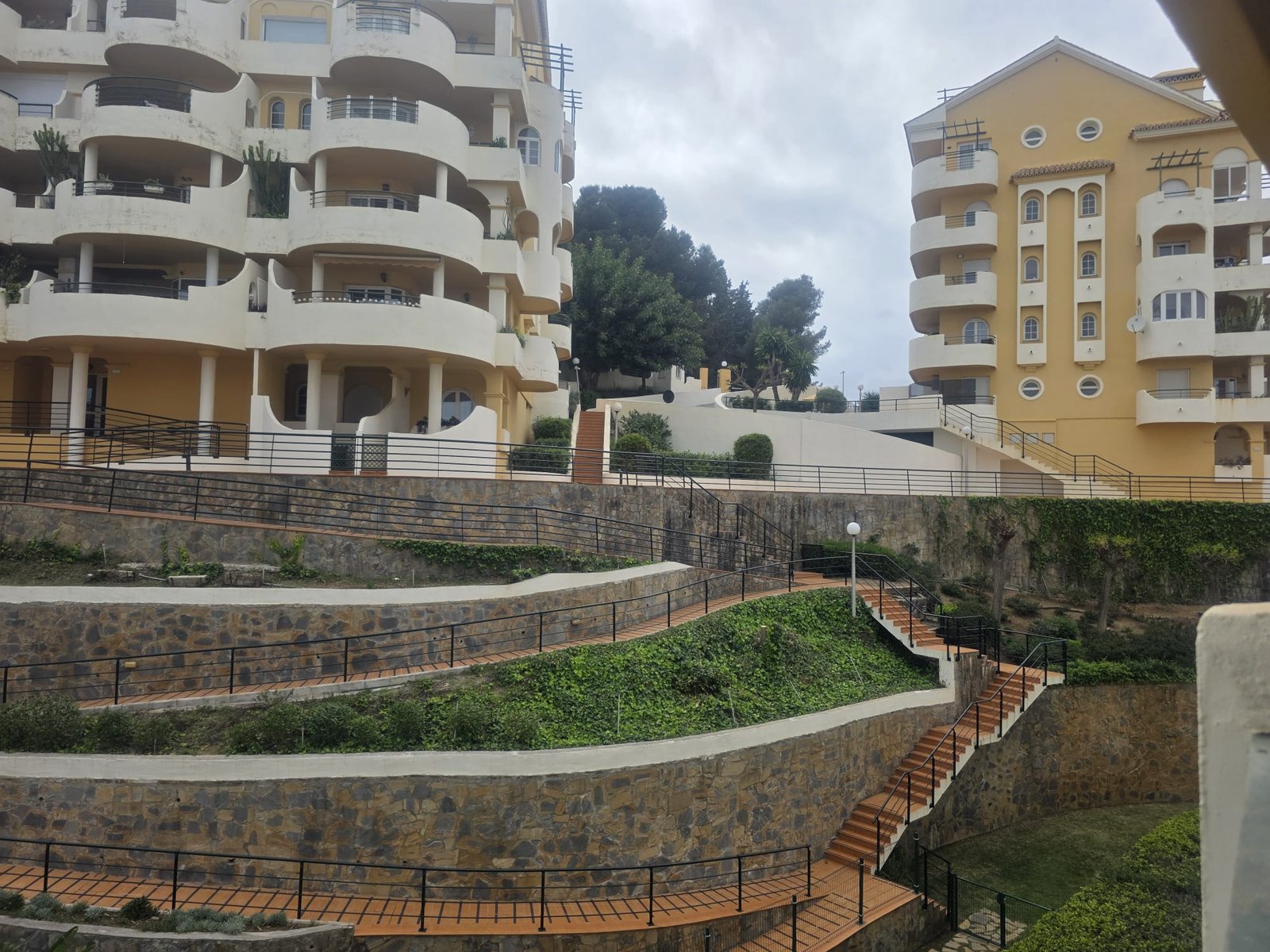 ART-R-295 (1) 2-Bedroom Long-Term Rental in Nueva Andalucía with Sea Views