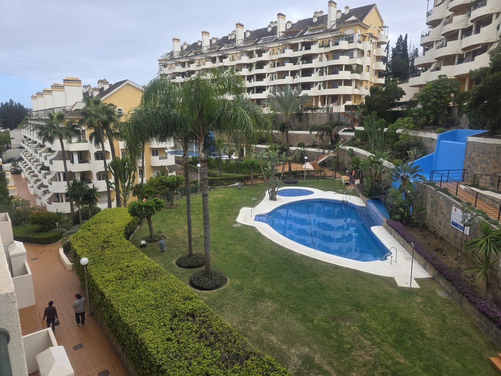 ART-R-295 (19) 2-Bedroom Long-Term Rental in Nueva Andalucía with Sea Views