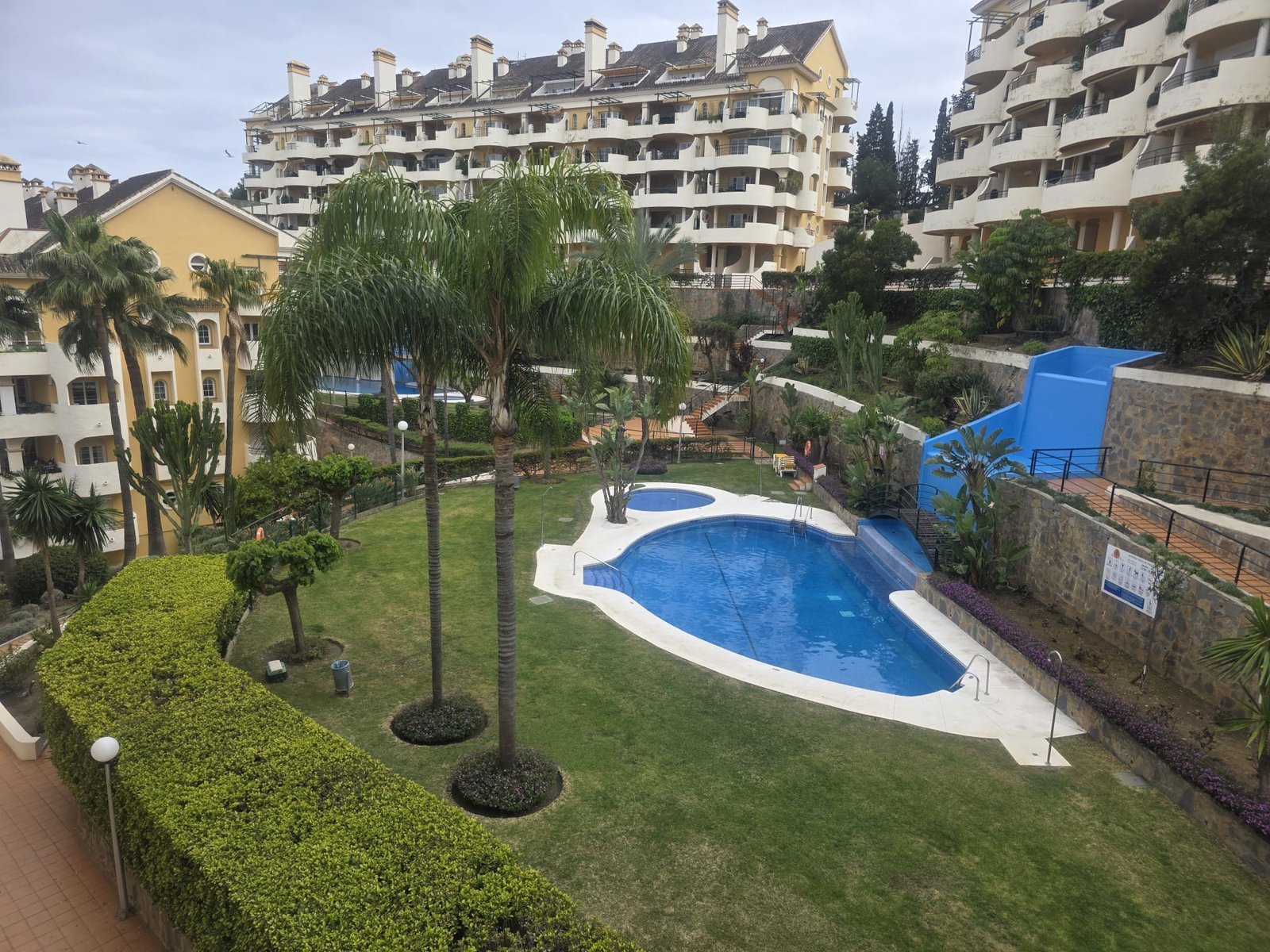 ART-R-295 (2) 2-Bedroom Long-Term Rental in Nueva Andalucía with Sea Views