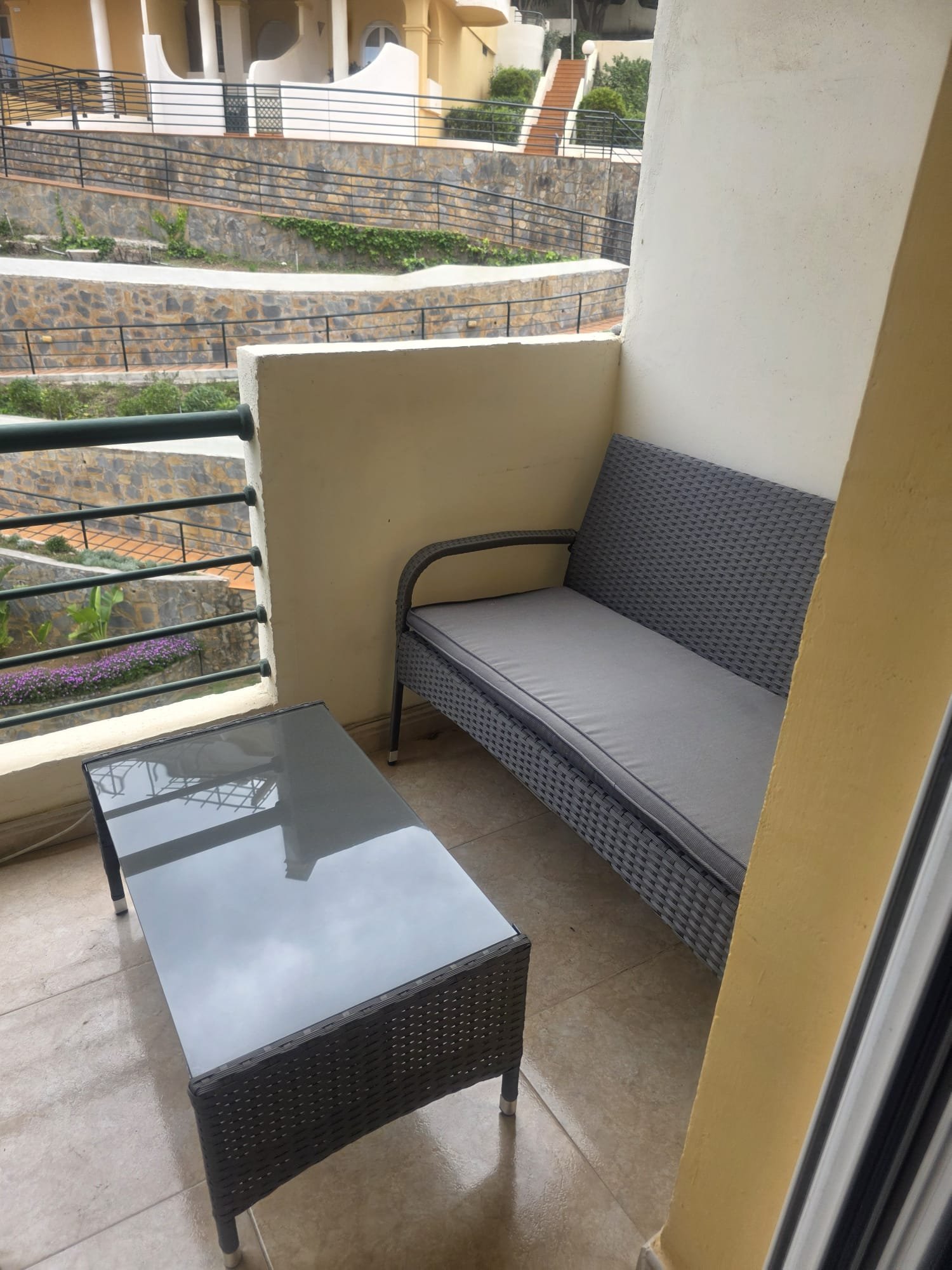 ART-R-295 (20) 2-Bedroom Long-Term Rental in Nueva Andalucía with Sea Views