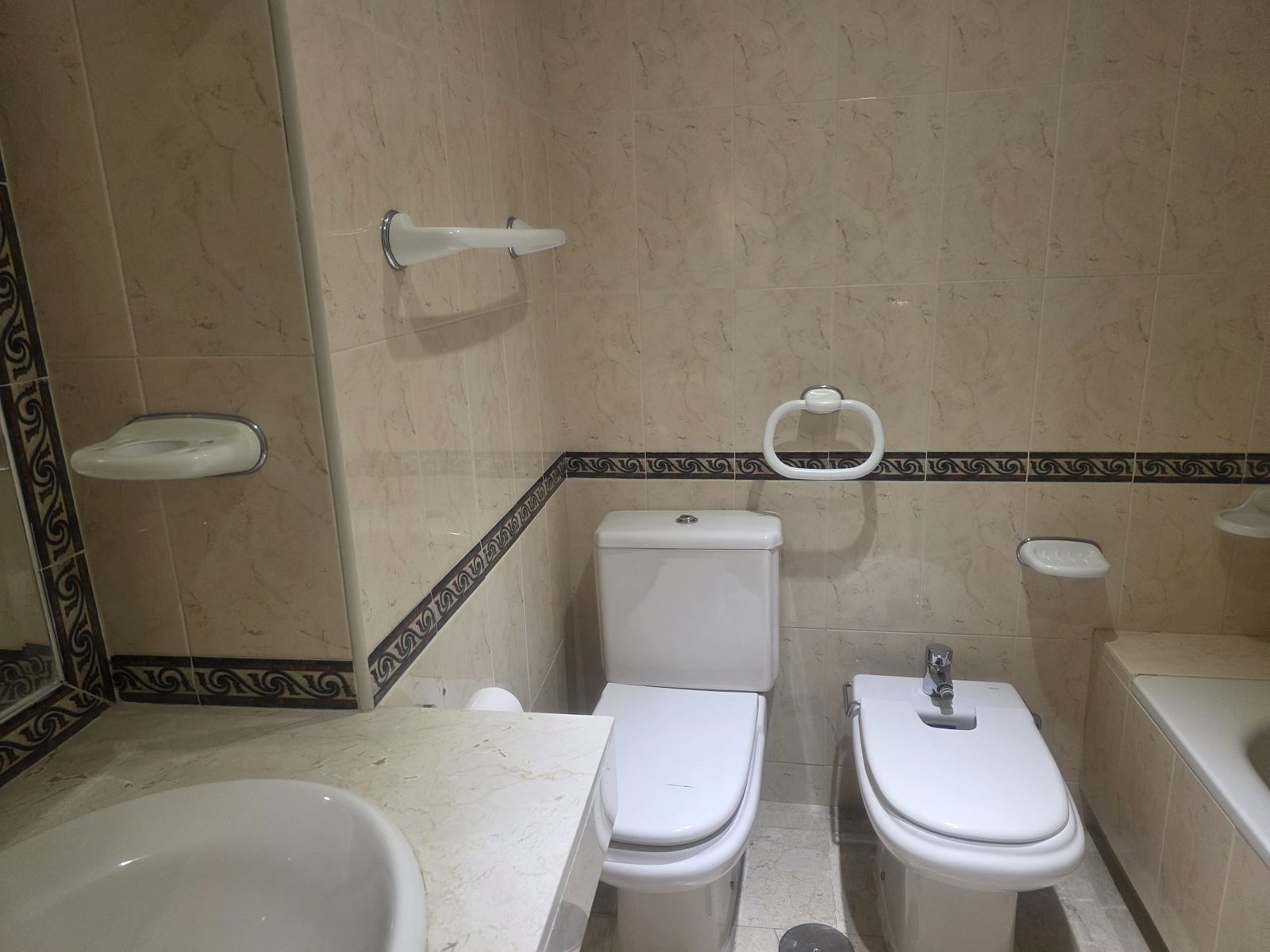 ART-R-295 (26) 2-Bedroom Long-Term Rental in Nueva Andalucía with Sea Views