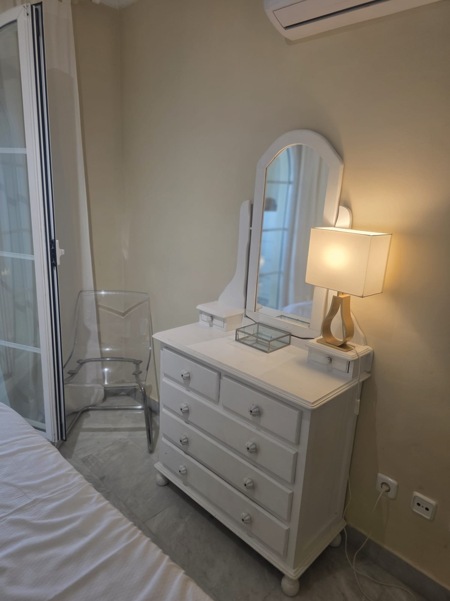 ART-R-295 (27) 2-Bedroom Long-Term Rental in Nueva Andalucía with Sea Views