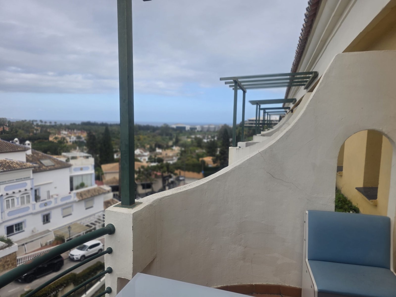 ART-R-295 (36) 2-Bedroom Long-Term Rental in Nueva Andalucía with Sea Views