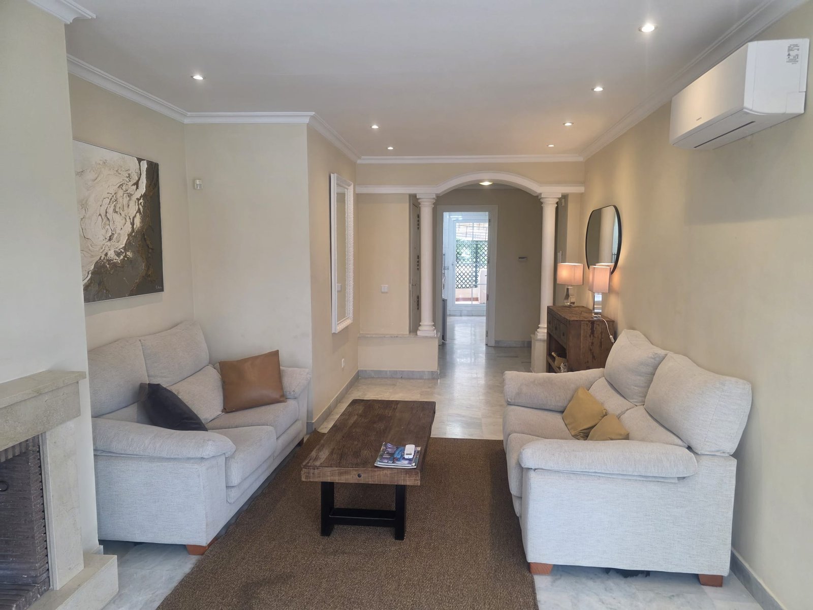 ART-R-295 (64) 2-Bedroom Long-Term Rental in Nueva Andalucía with Sea Views