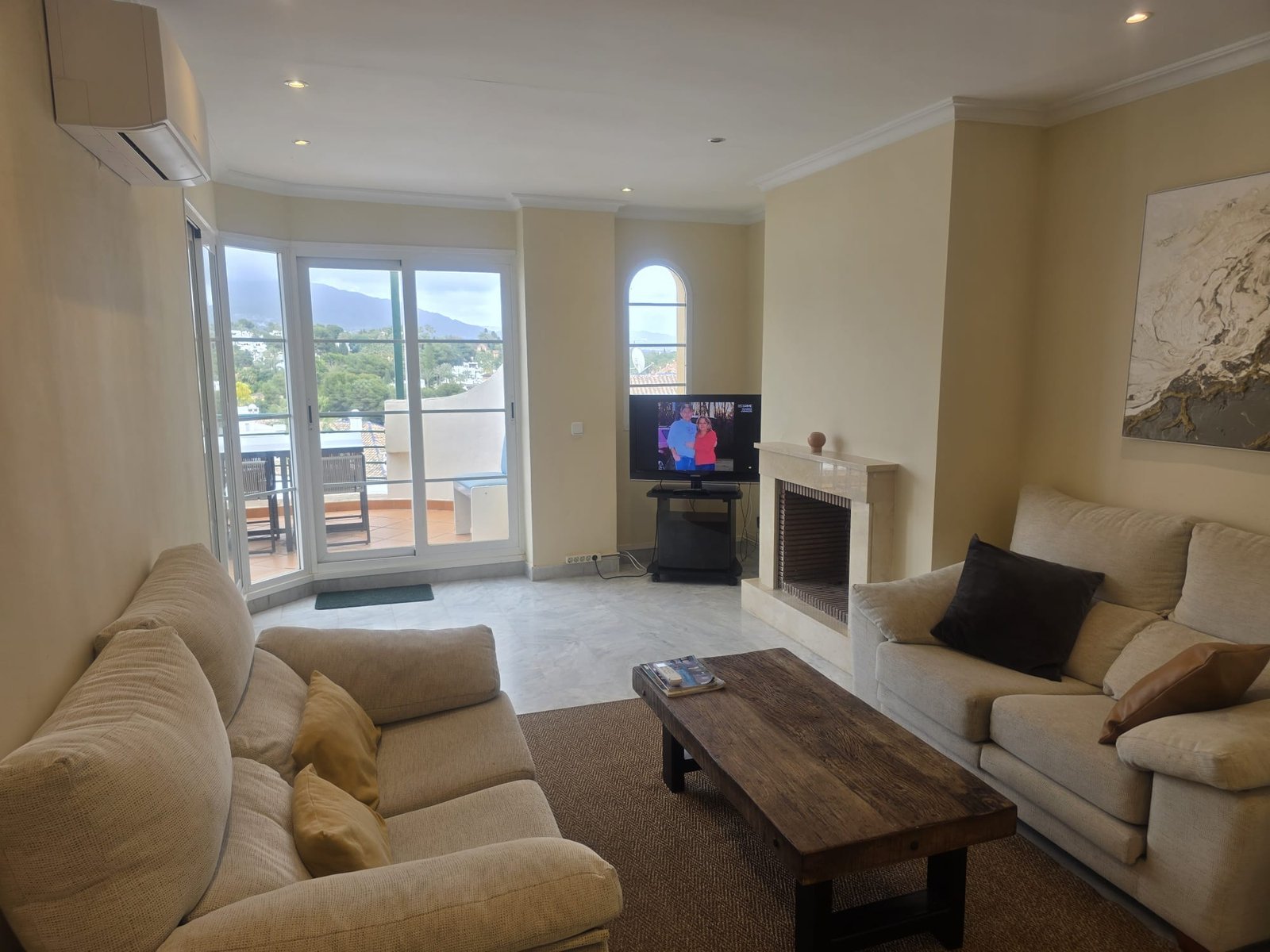 ART-R-295 (66) 2-Bedroom Long-Term Rental in Nueva Andalucía with Sea Views